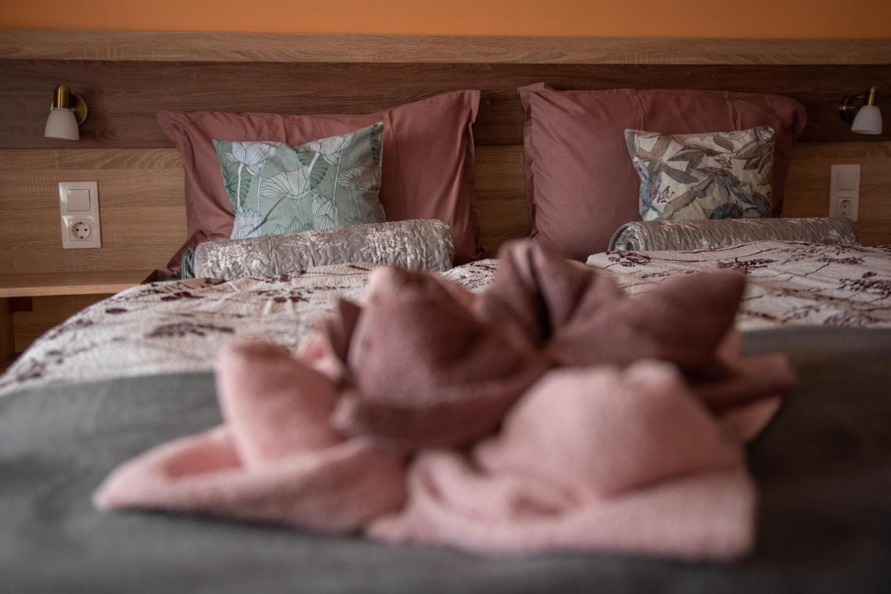 Benige Vendeghaz Hotel Demjen Bagian luar foto