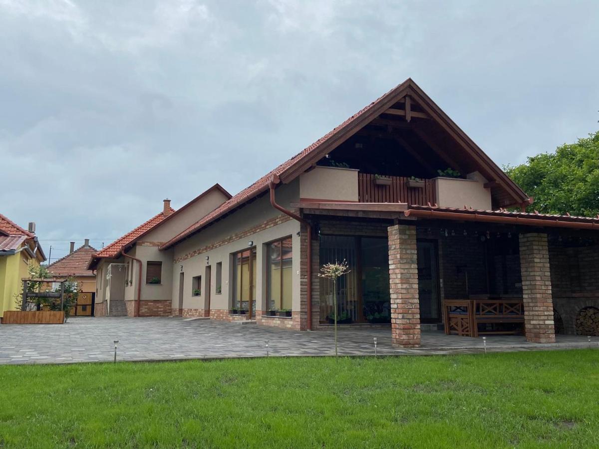 Benige Vendeghaz Hotel Demjen Bagian luar foto