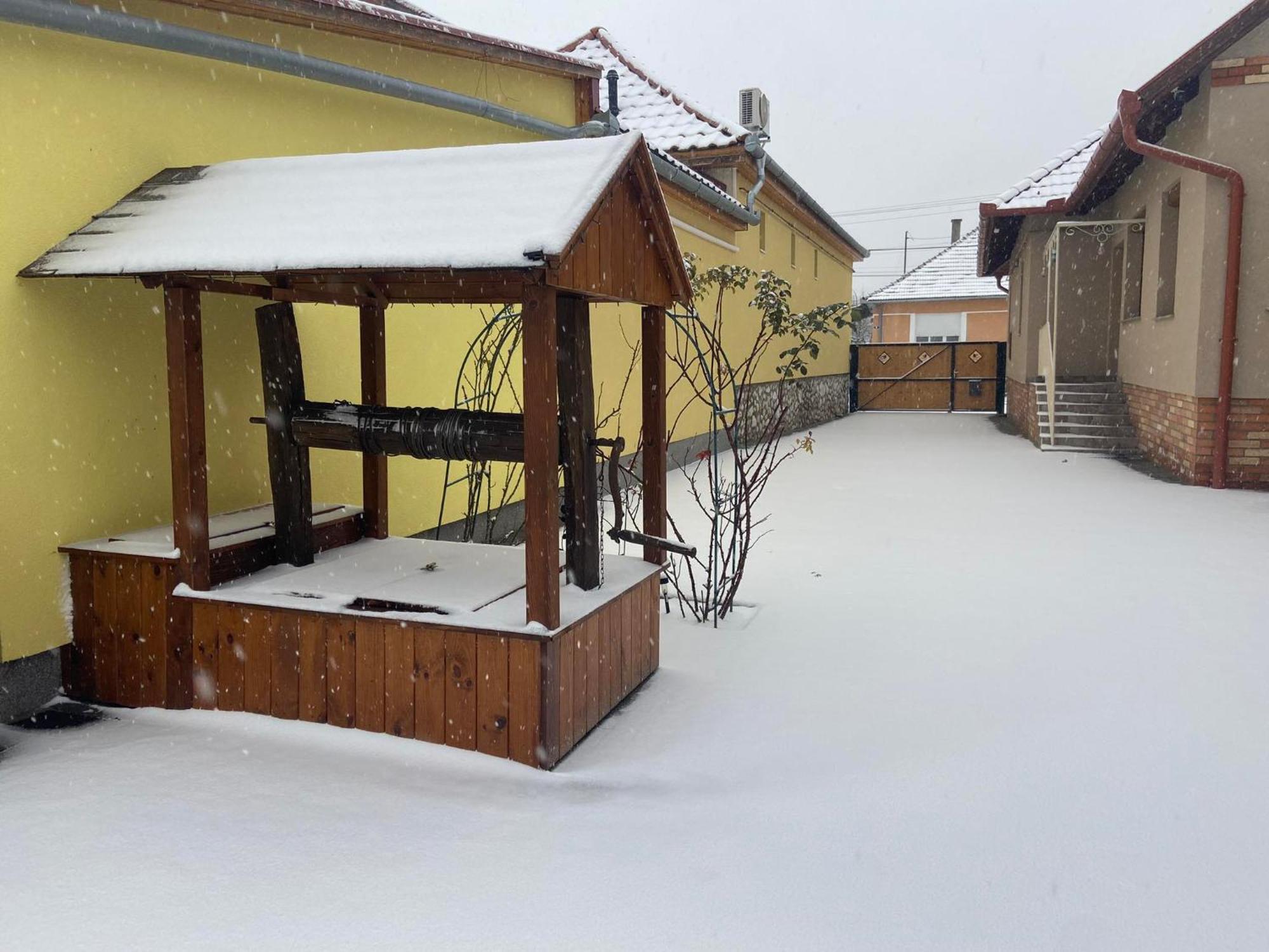 Benige Vendeghaz Hotel Demjen Bagian luar foto