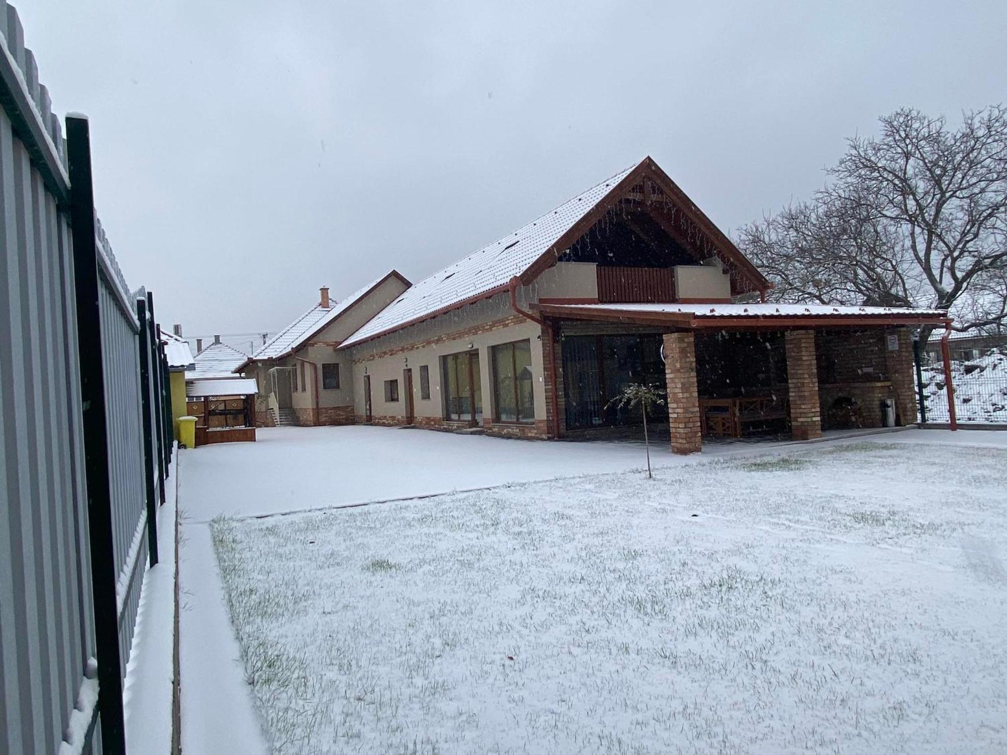 Benige Vendeghaz Hotel Demjen Bagian luar foto